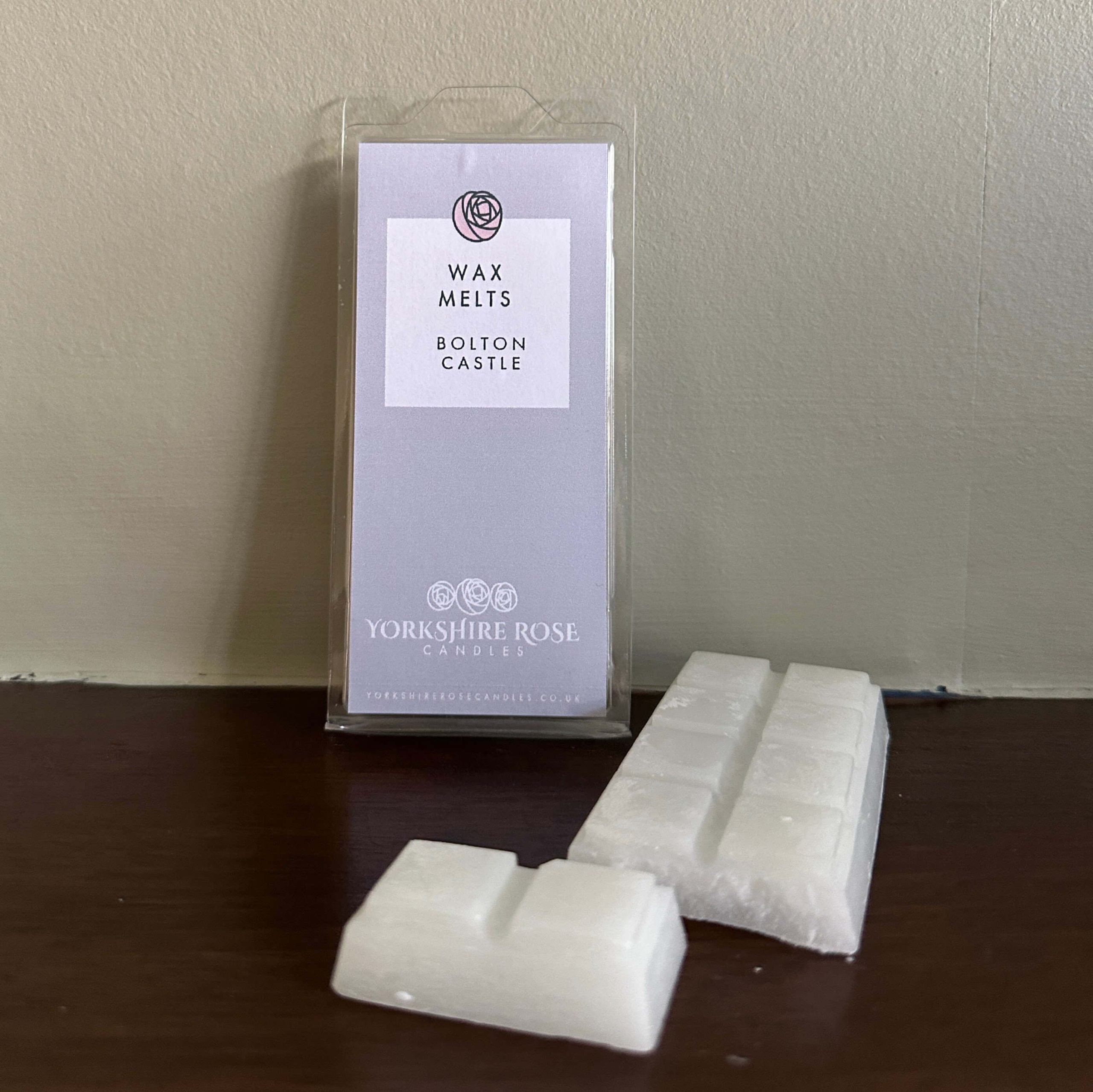 Wax Melt Bar inspired by Bolton Castle fragrance in cedar & jasmine.